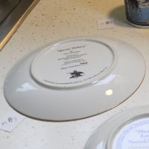 RARE BUDWEISER BEER SPECIAL DELIVERY CERAMIC PLATE - Picture 3 of 4